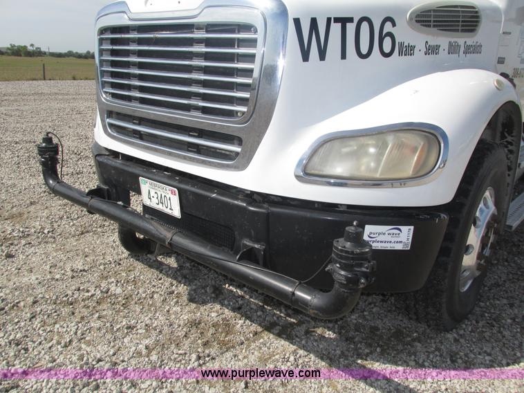 image for item H1178 2006 Freightliner Business Class M2 water truck