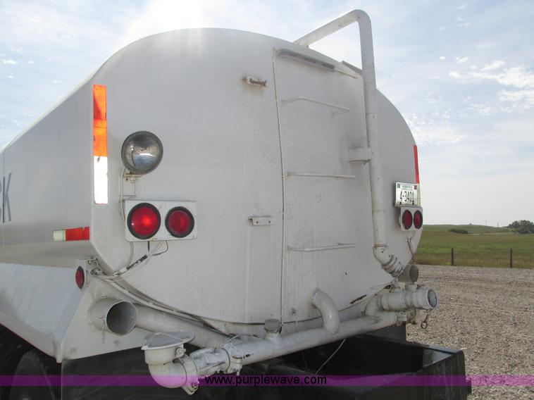 image for item H1178 2006 Freightliner Business Class M2 water truck