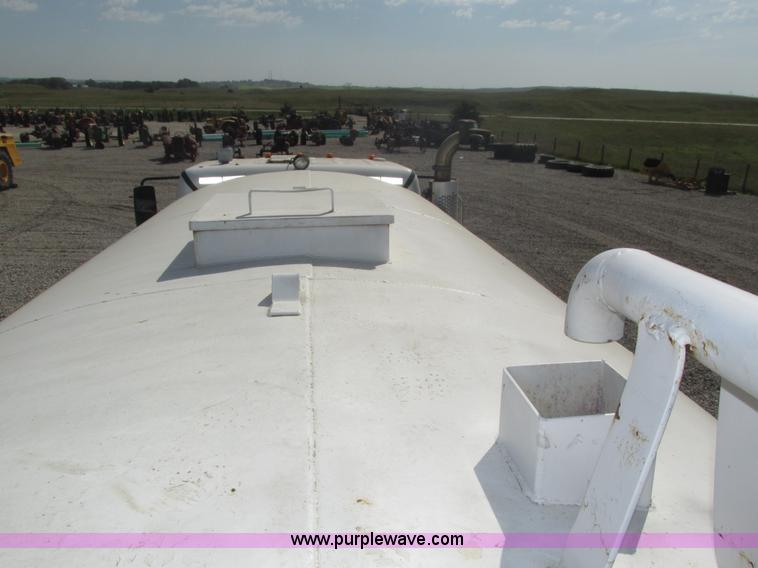 image for item H1178 2006 Freightliner Business Class M2 water truck