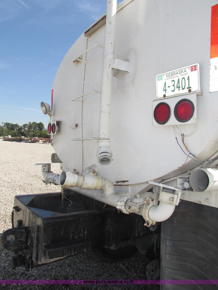 image for item H1178 2006 Freightliner Business Class M2 water truck