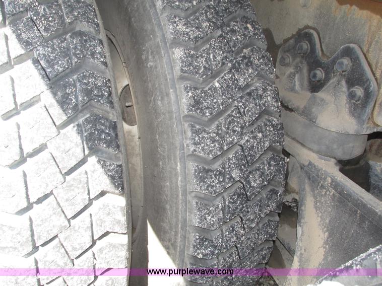 image for item H1178 2006 Freightliner Business Class M2 water truck