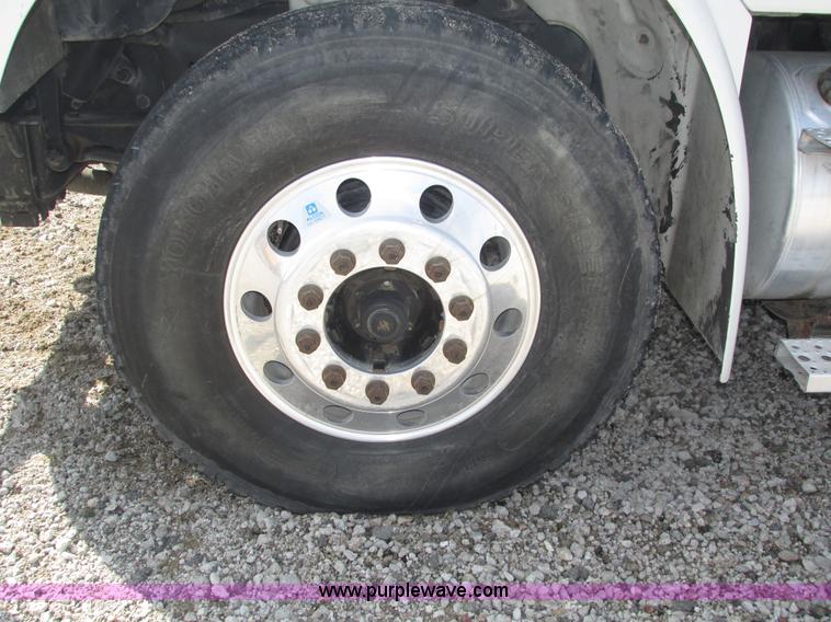 image for item H1178 2006 Freightliner Business Class M2 water truck