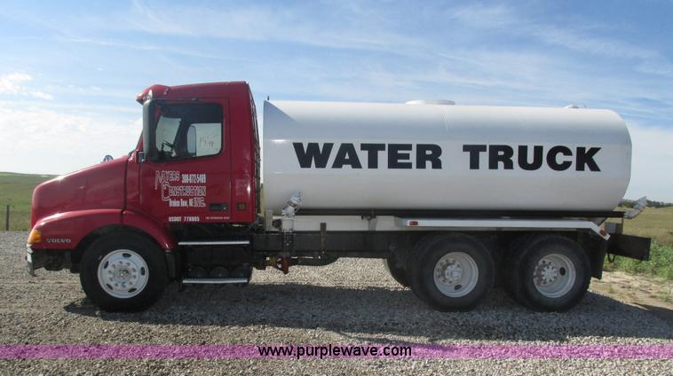 image for item H1179 2002 Volvo VNM water truck