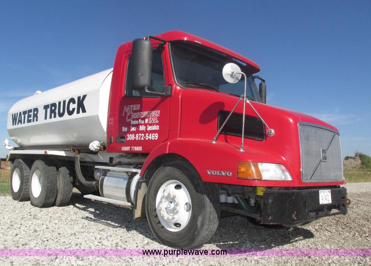 image for item H1179 2002 Volvo VNM water truck