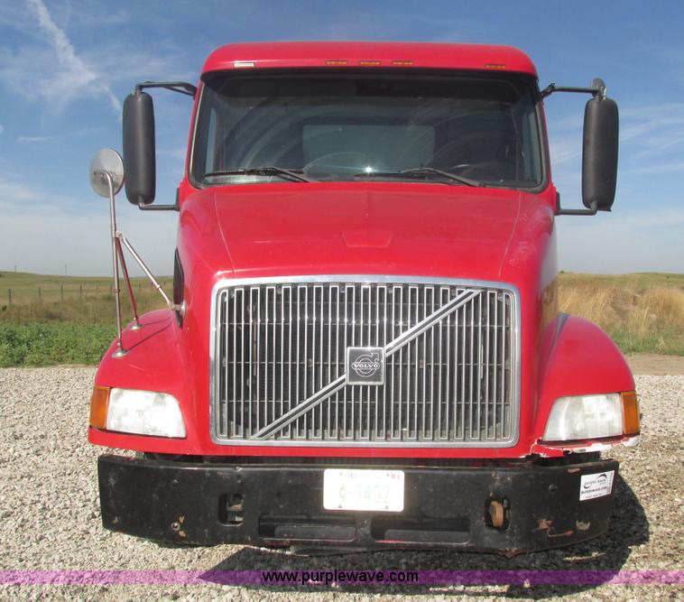 image for item H1179 2002 Volvo VNM water truck