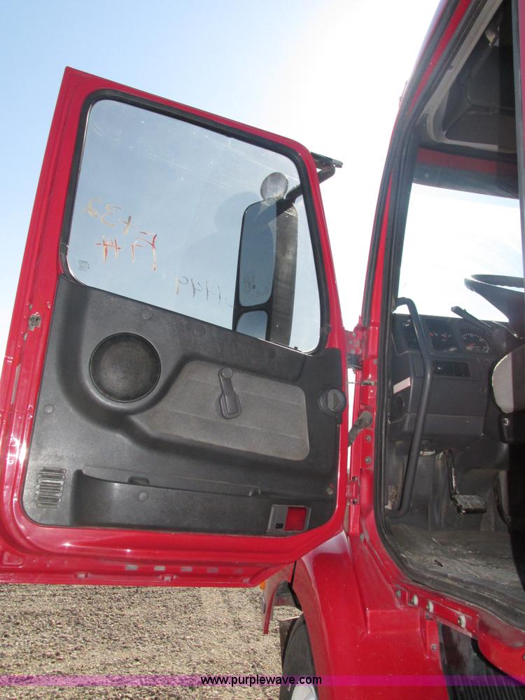 image for item H1179 2002 Volvo VNM water truck