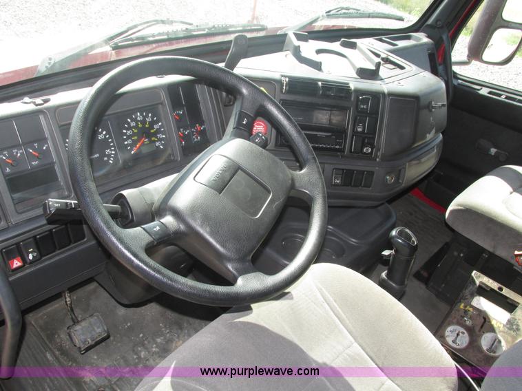 image for item H1179 2002 Volvo VNM water truck