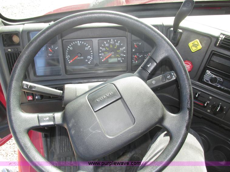 image for item H1179 2002 Volvo VNM water truck