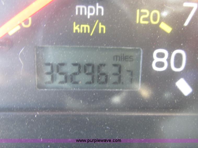 image for item H1179 2002 Volvo VNM water truck