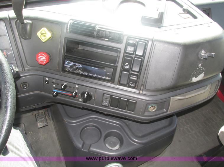 image for item H1179 2002 Volvo VNM water truck