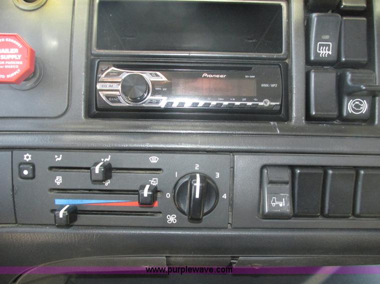 image for item H1179 2002 Volvo VNM water truck