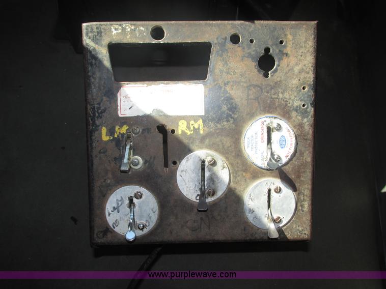 image for item H1179 2002 Volvo VNM water truck