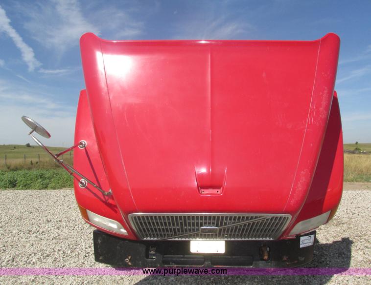 image for item H1179 2002 Volvo VNM water truck