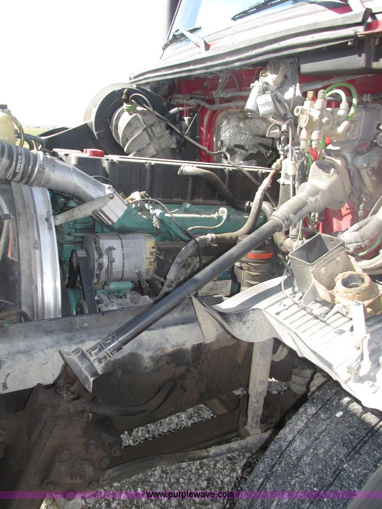 image for item H1179 2002 Volvo VNM water truck