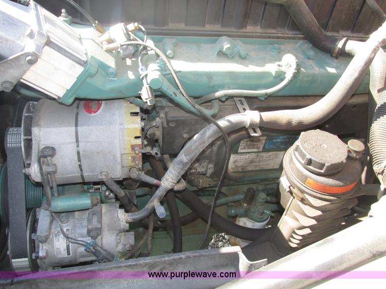 image for item H1179 2002 Volvo VNM water truck