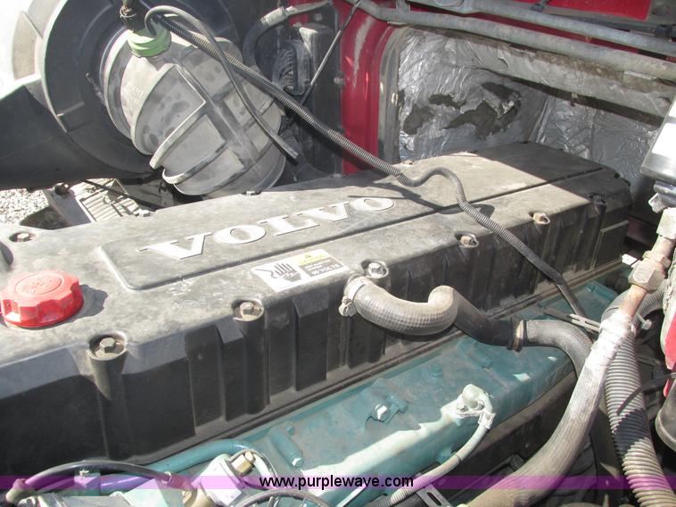 image for item H1179 2002 Volvo VNM water truck