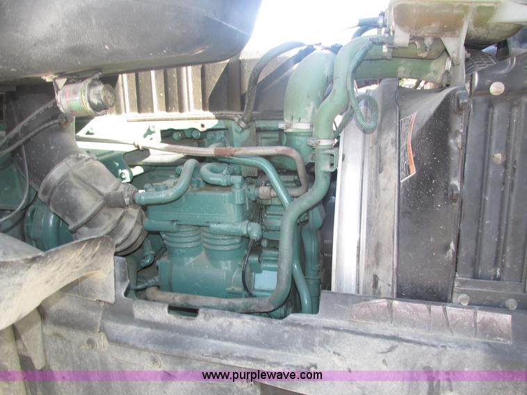 image for item H1179 2002 Volvo VNM water truck