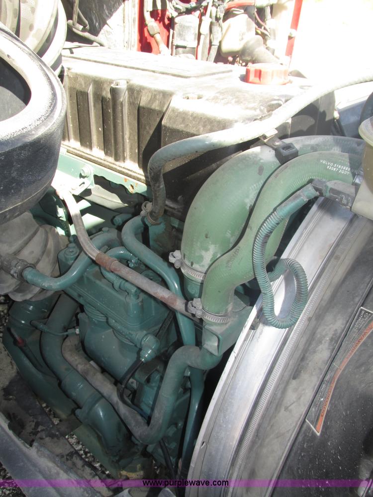 image for item H1179 2002 Volvo VNM water truck