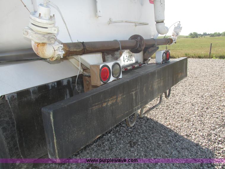 image for item H1179 2002 Volvo VNM water truck