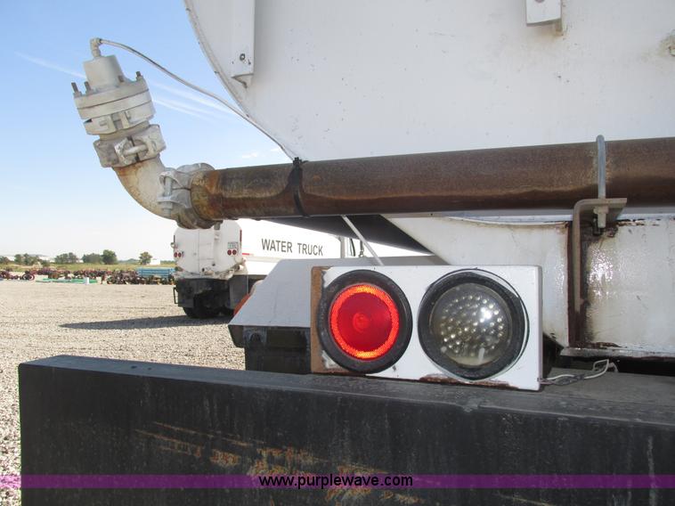 image for item H1179 2002 Volvo VNM water truck