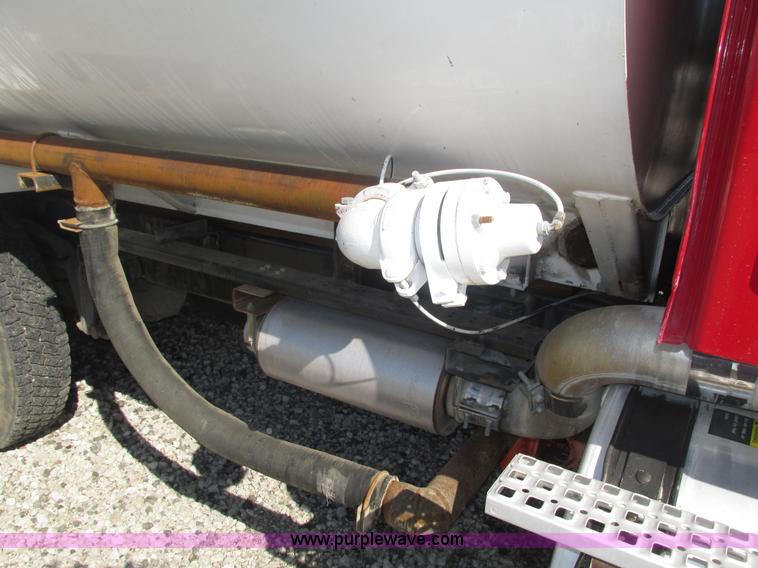 image for item H1179 2002 Volvo VNM water truck