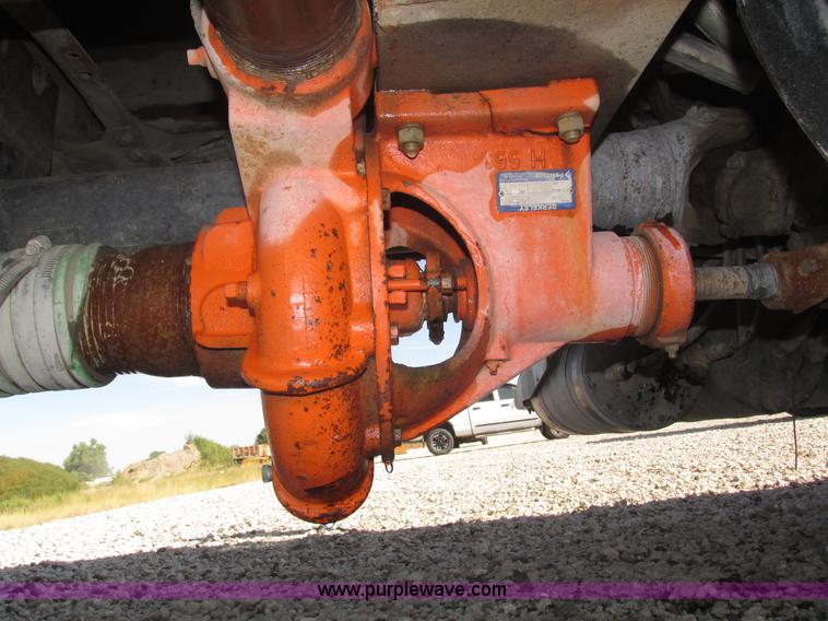 image for item H1179 2002 Volvo VNM water truck