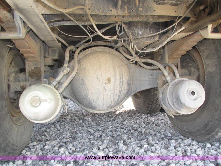 image for item H1179 2002 Volvo VNM water truck