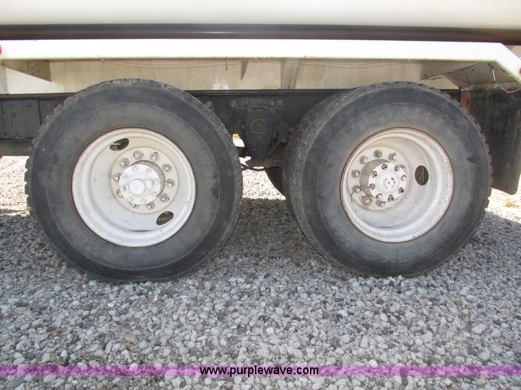 image for item H1179 2002 Volvo VNM water truck