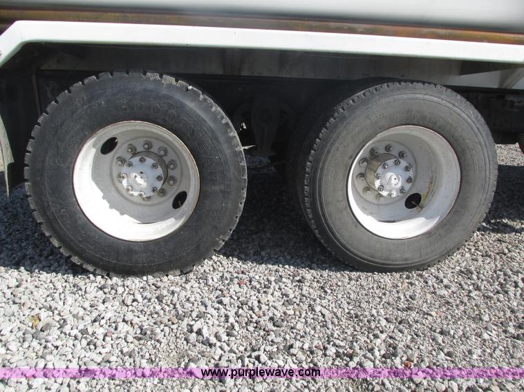 image for item H1179 2002 Volvo VNM water truck