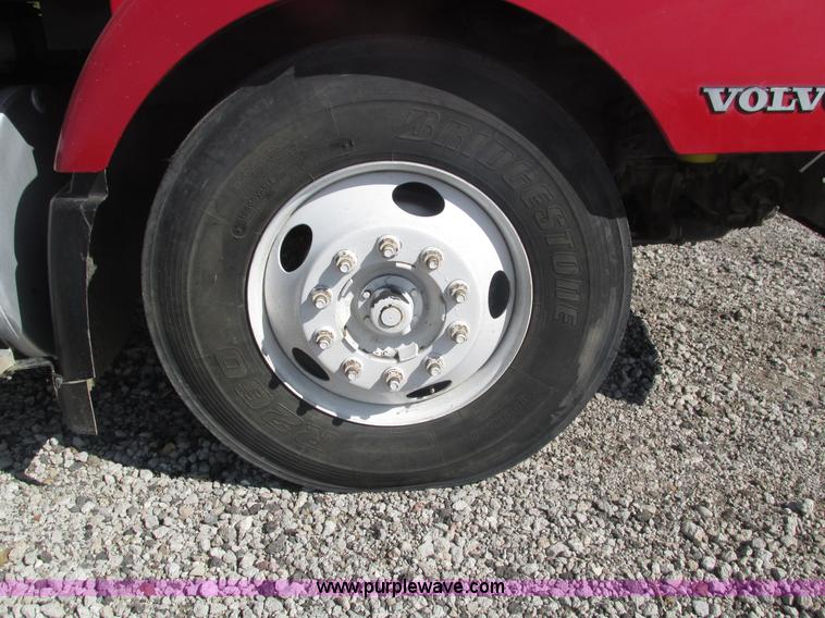 image for item H1179 2002 Volvo VNM water truck