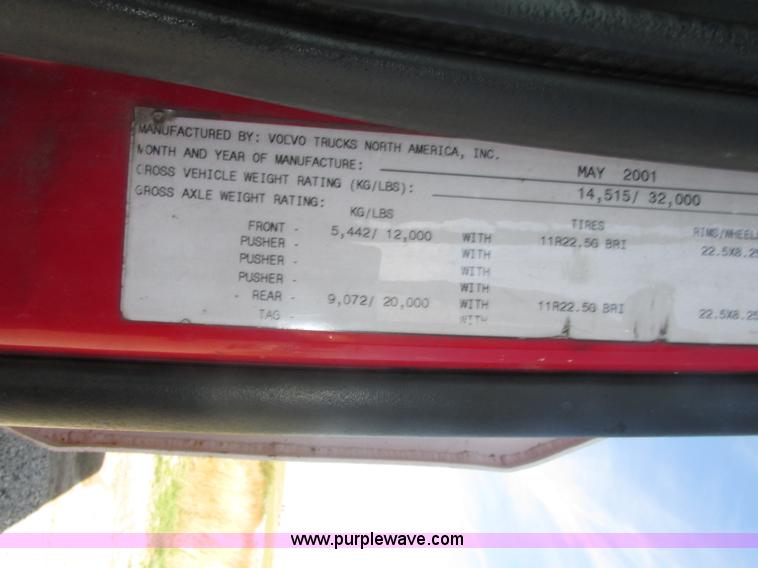 image for item H1179 2002 Volvo VNM water truck