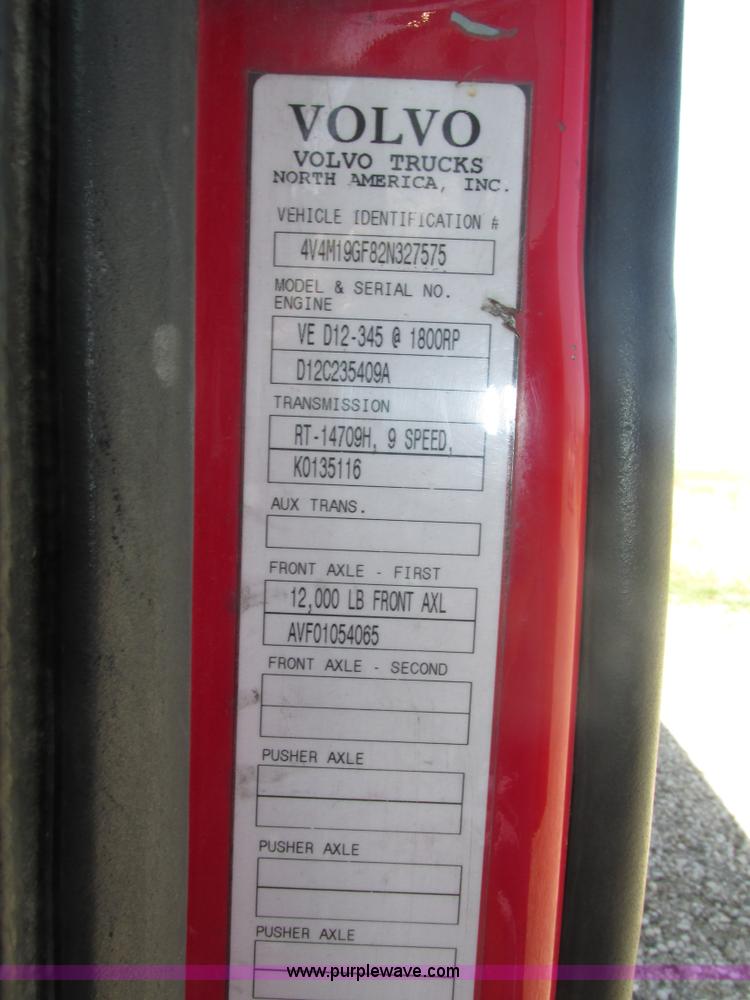 image for item H1179 2002 Volvo VNM water truck