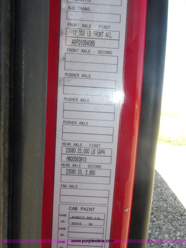 image for item H1179 2002 Volvo VNM water truck