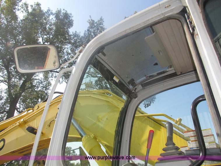 image for item H1185 2002 Kobelco SK210LC excavator