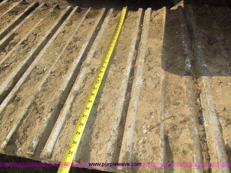 image for item H1185 2002 Kobelco SK210LC excavator