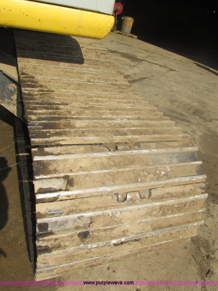 image for item H1185 2002 Kobelco SK210LC excavator