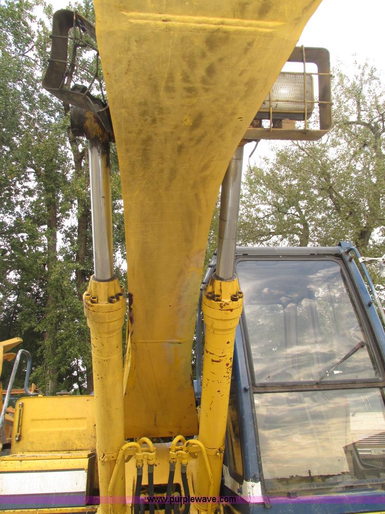 image for item H1186 Kobelco SK150LC excavator