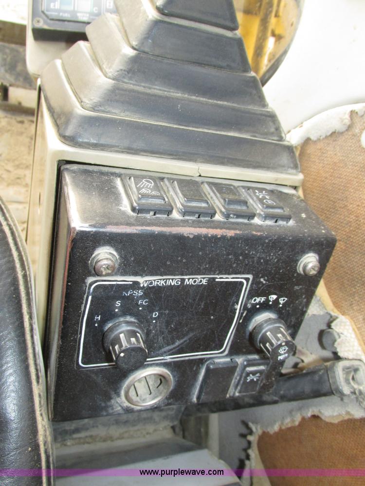 image for item H1186 Kobelco SK150LC excavator