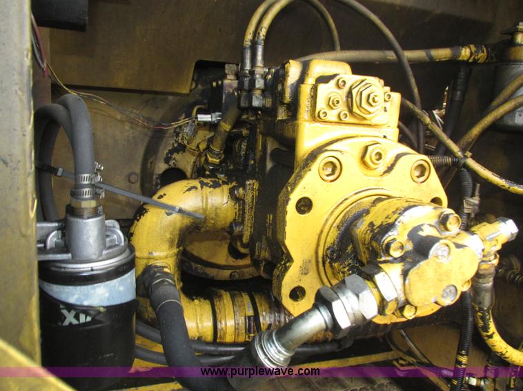 image for item H1186 Kobelco SK150LC excavator