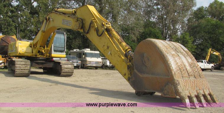 image for item H1187 2001 Kobelco SK330LC excavator