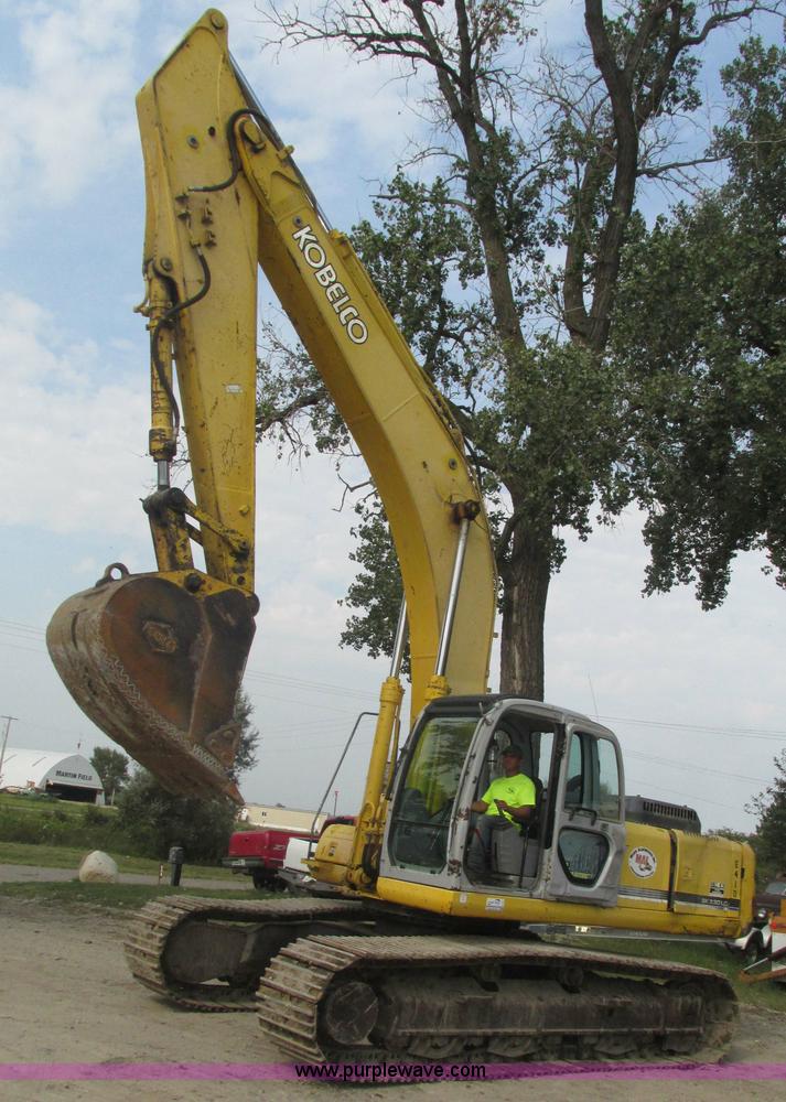 image for item H1187 2001 Kobelco SK330LC excavator