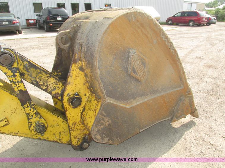image for item H1187 2001 Kobelco SK330LC excavator