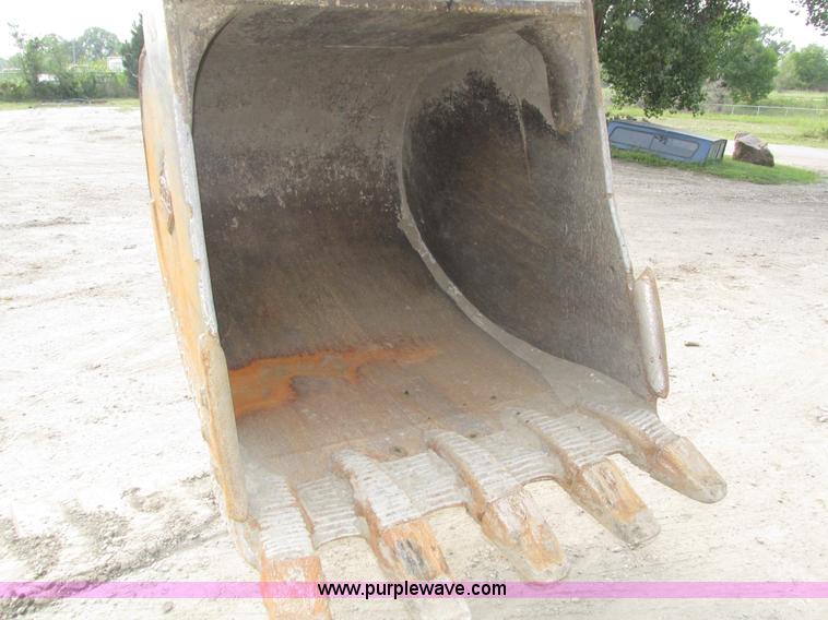 image for item H1187 2001 Kobelco SK330LC excavator