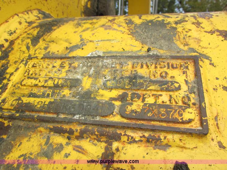 image for item H1187 2001 Kobelco SK330LC excavator