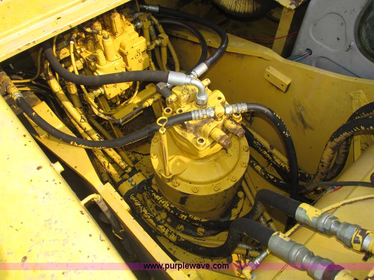 image for item H1187 2001 Kobelco SK330LC excavator