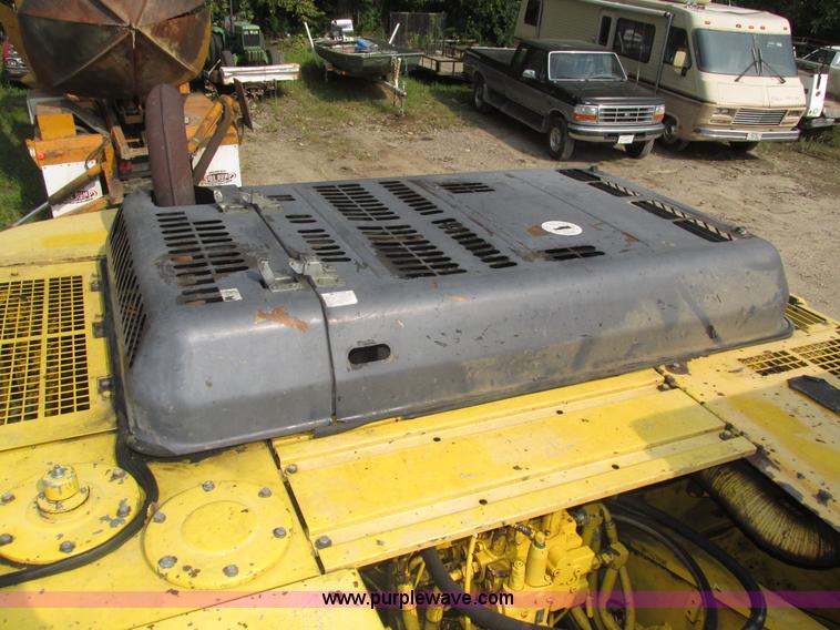 image for item H1187 2001 Kobelco SK330LC excavator