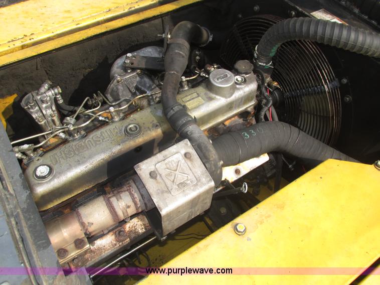 image for item H1187 2001 Kobelco SK330LC excavator