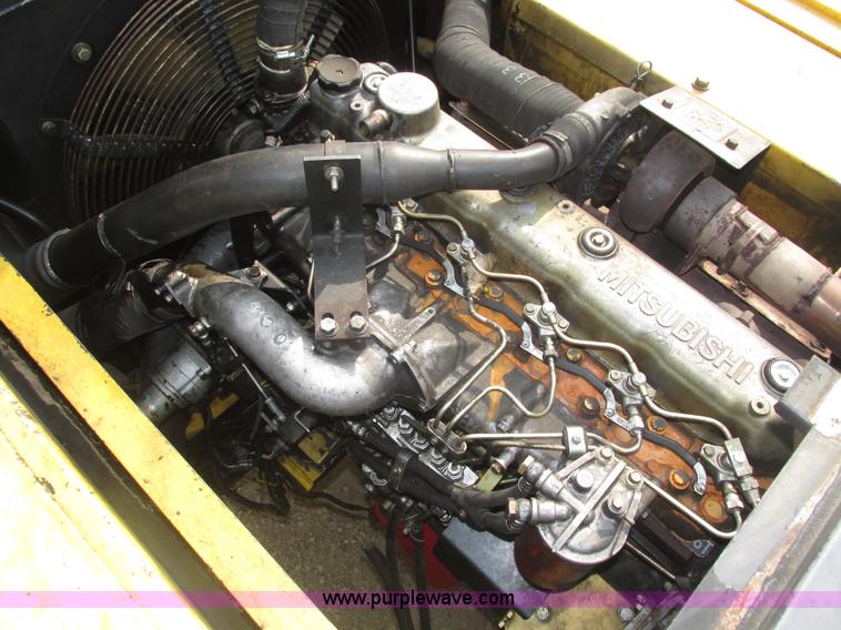 image for item H1187 2001 Kobelco SK330LC excavator