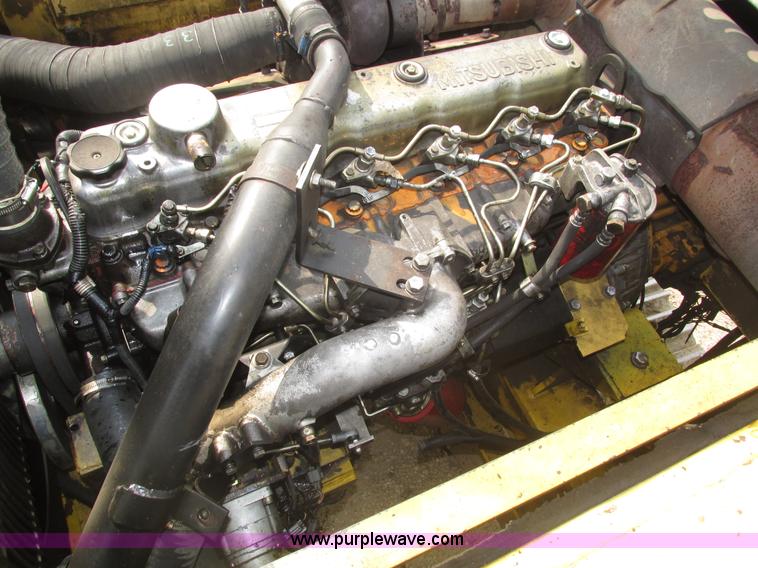 image for item H1187 2001 Kobelco SK330LC excavator