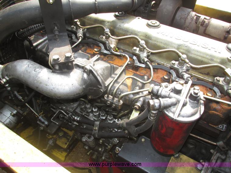 image for item H1187 2001 Kobelco SK330LC excavator